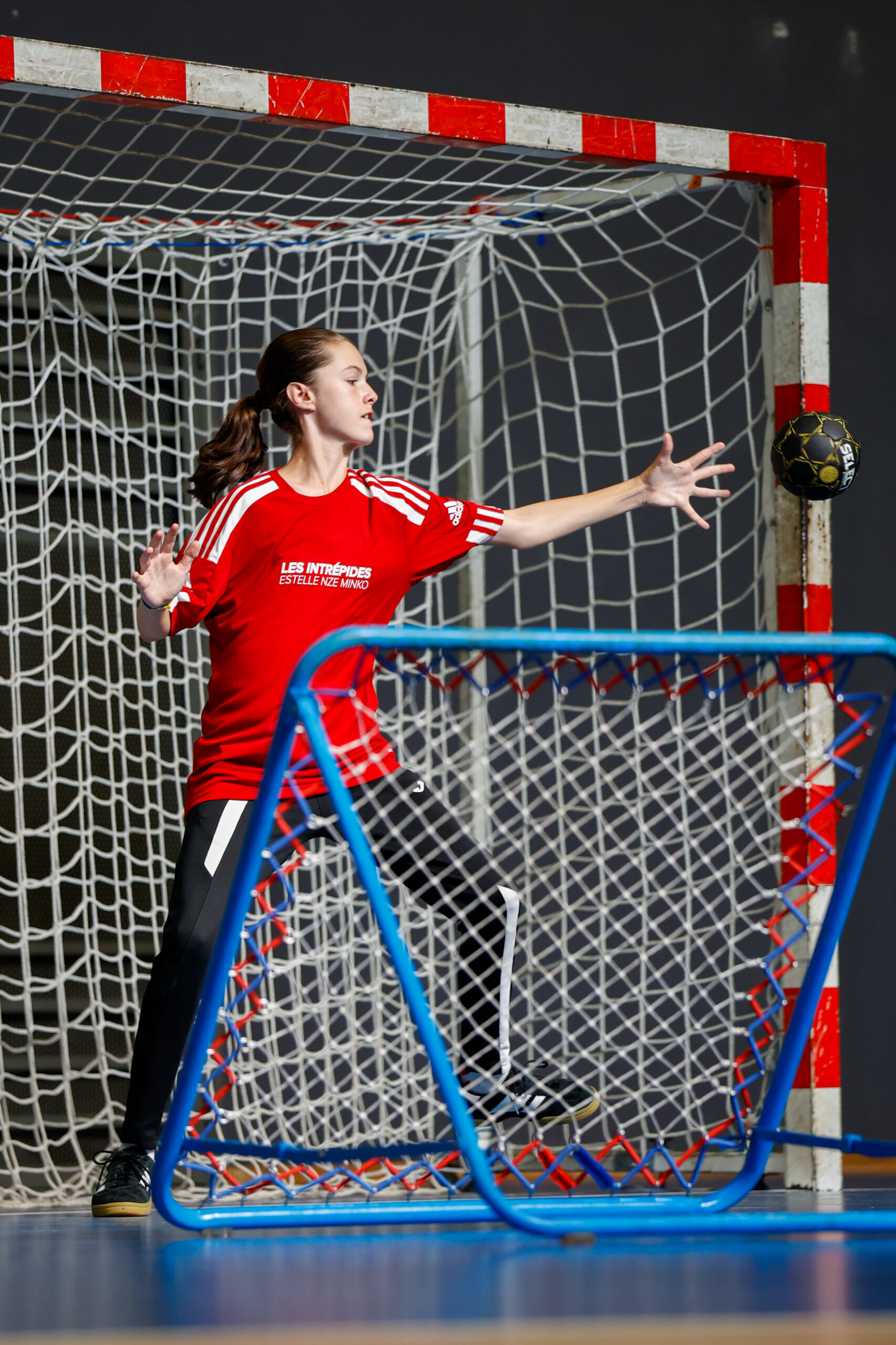 Les intrépides entrainement spécifique handball jeunes filles Estelle Nze Minko