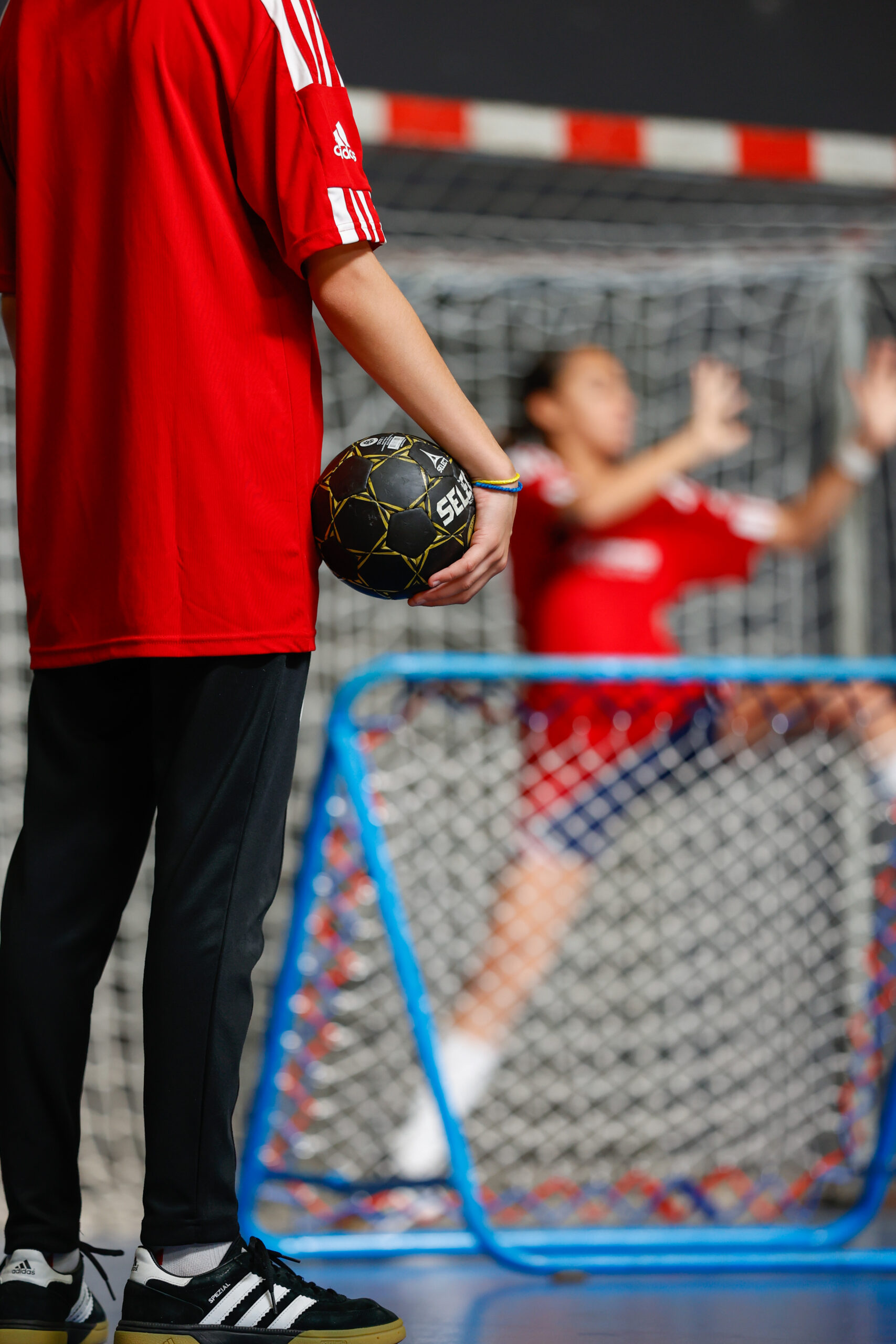 Les intrépides entrainement spécifique handball jeunes filles Estelle Nze Minko